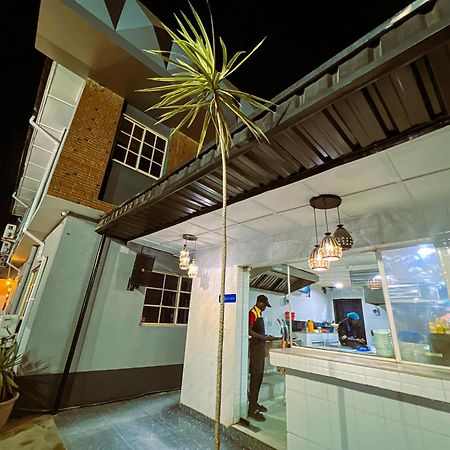 Rolak Comfort Gardens Ikotun Exterior photo